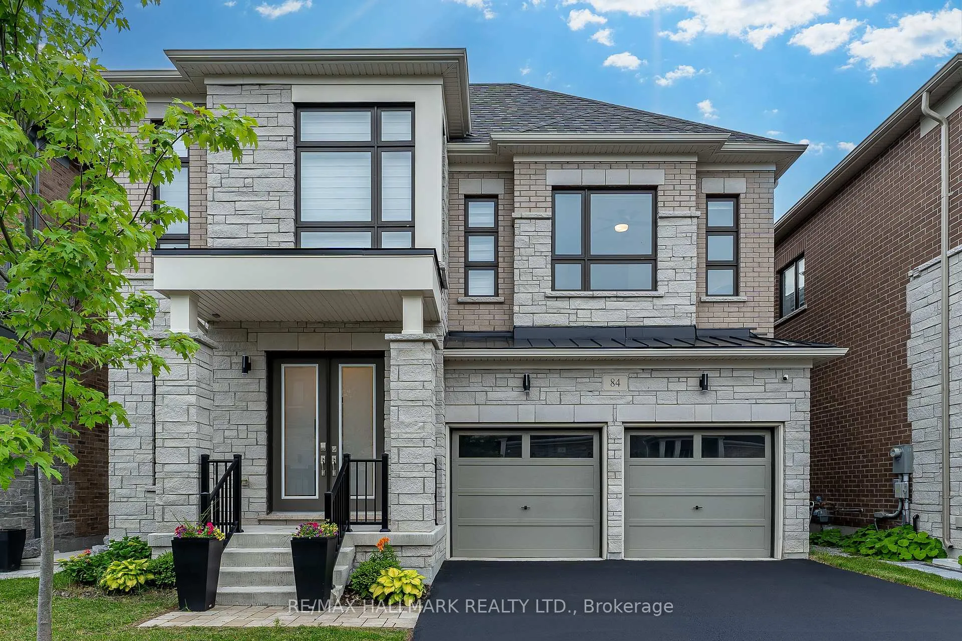 Photo 2 of 84 Pine Hill Crescent, Aurora, Aurora Estates — HOMEH