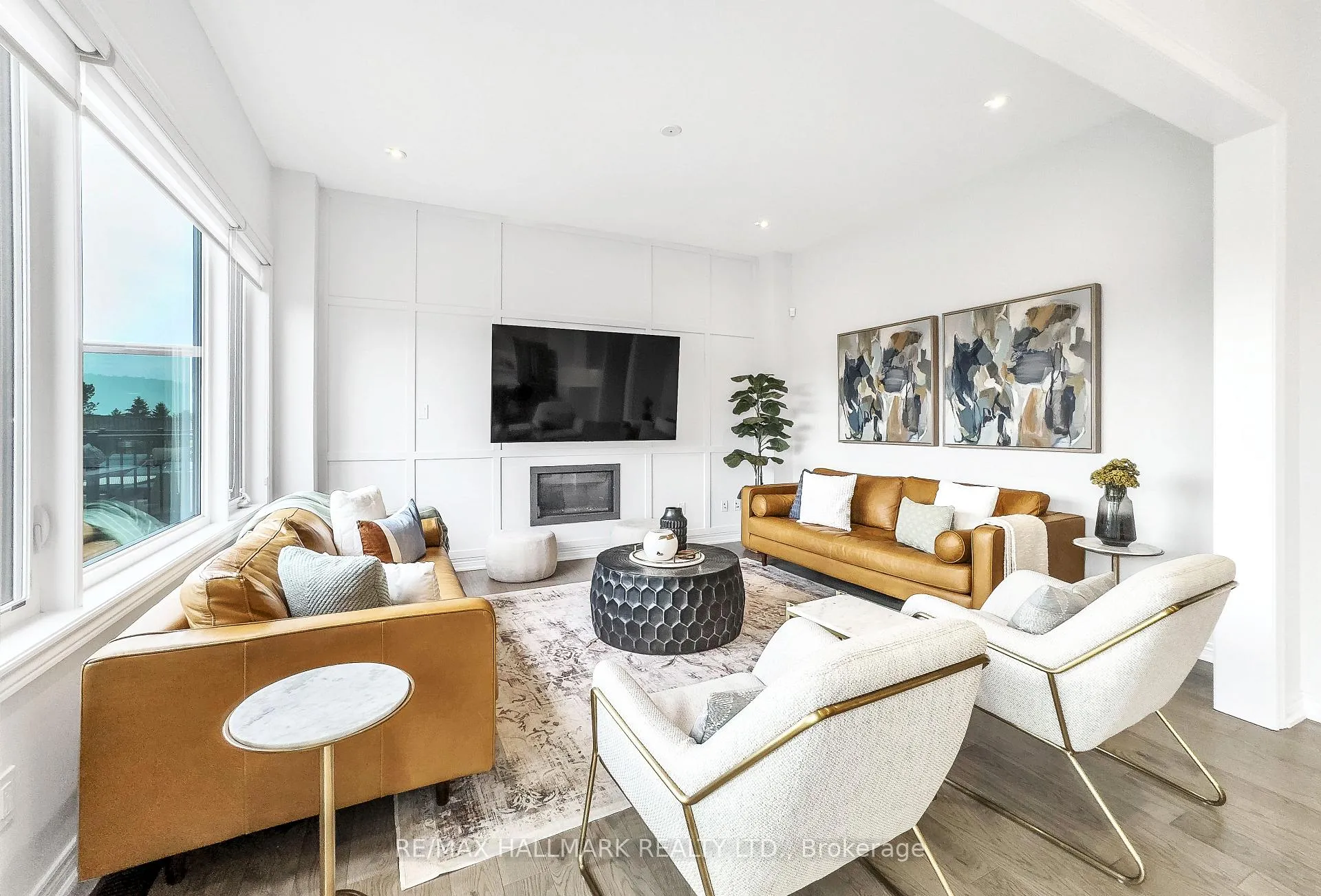 Photo 5 of 84 Pine Hill Crescent, Aurora, Aurora Estates — HOMEH