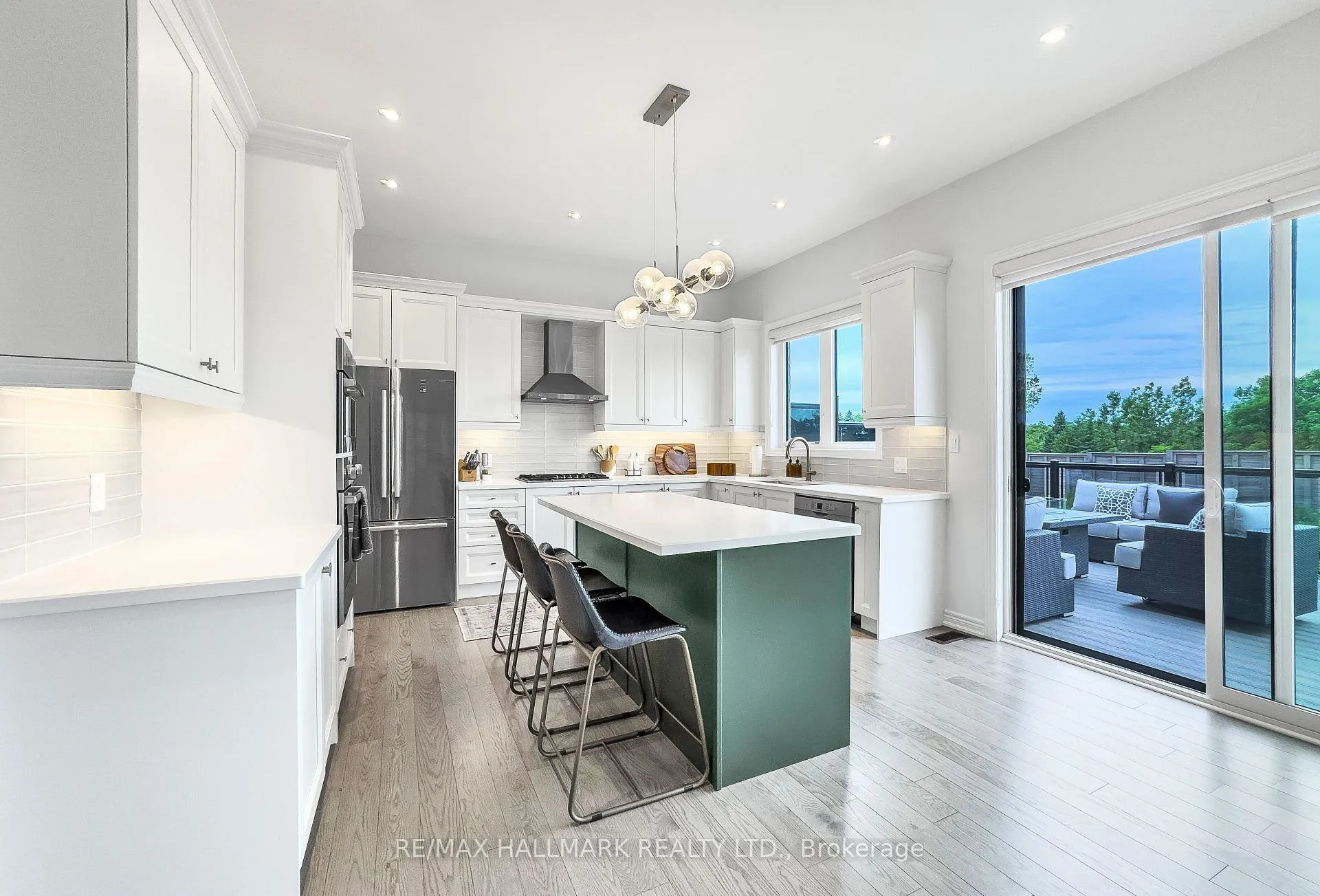 Photo 10 of 84 Pine Hill Crescent, Aurora, Aurora Estates — HOMEH
