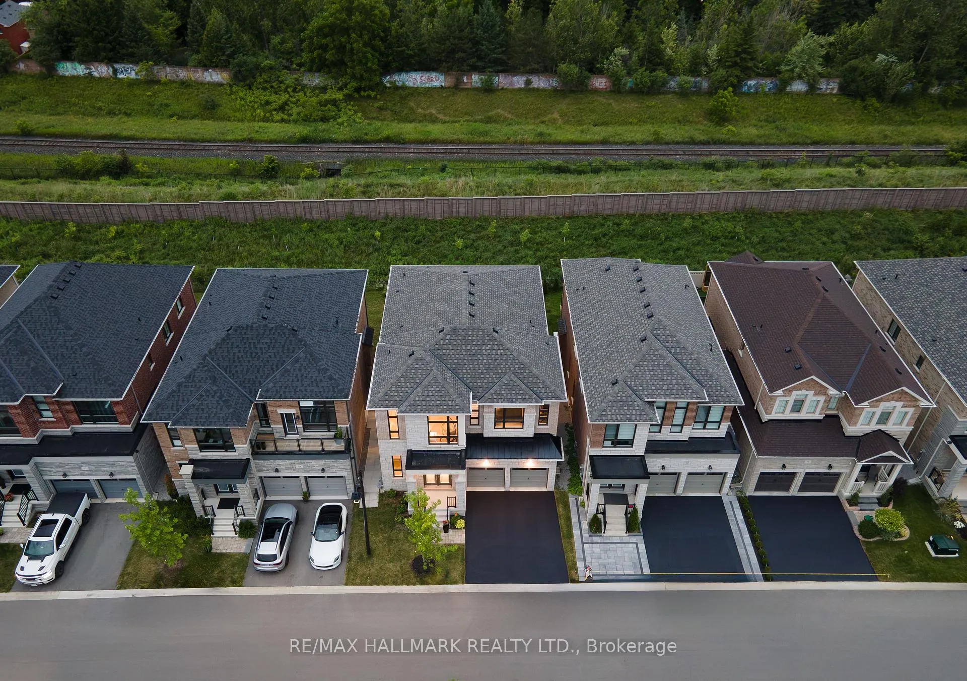 Photo 40 of 84 Pine Hill Crescent, Aurora, Aurora Estates — HOMEH