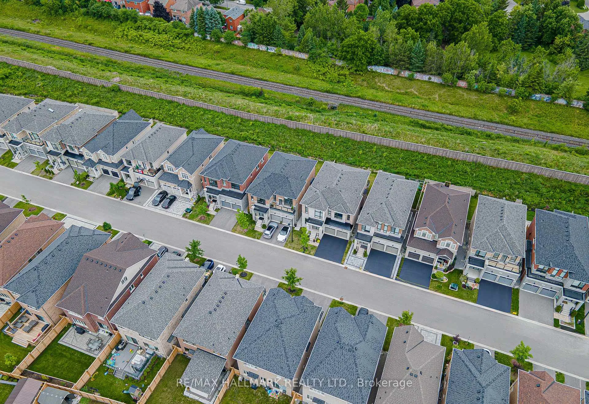 Photo 42 of 84 Pine Hill Crescent, Aurora, Aurora Estates — HOMEH