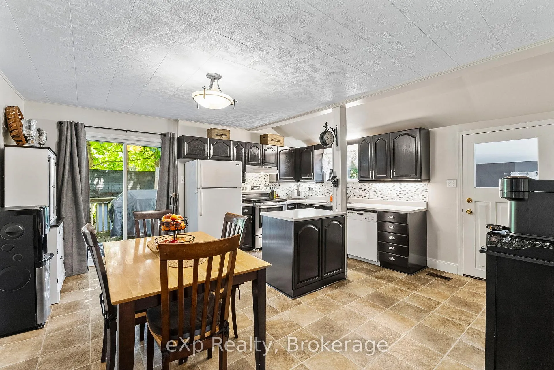 Photo 15 of 140 King Street E, Wellington North, Mount Forest — HOMEH