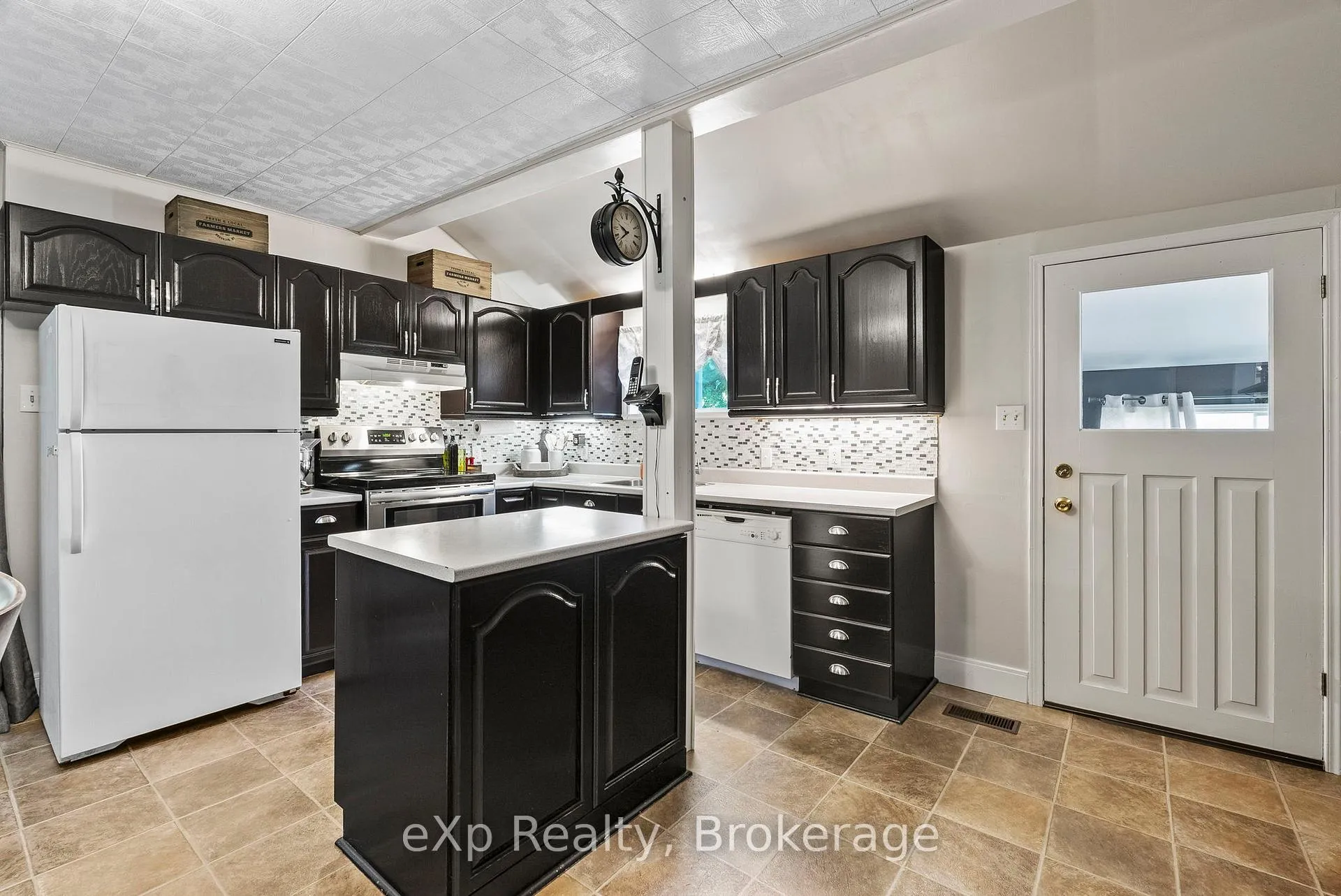 Photo 18 of 140 King Street E, Wellington North, Mount Forest — HOMEH