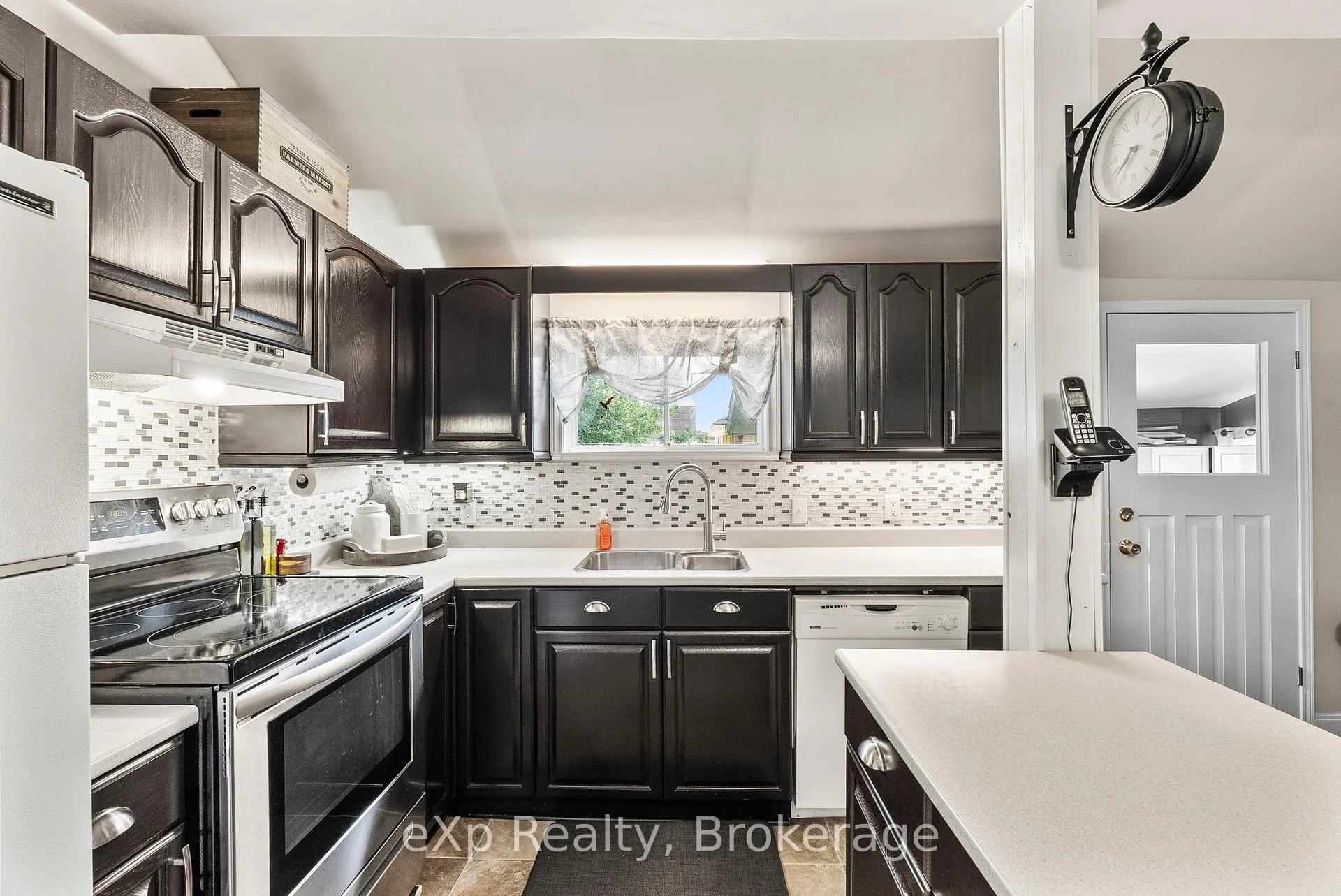 Photo 19 of 140 King Street E, Wellington North, Mount Forest — HOMEH