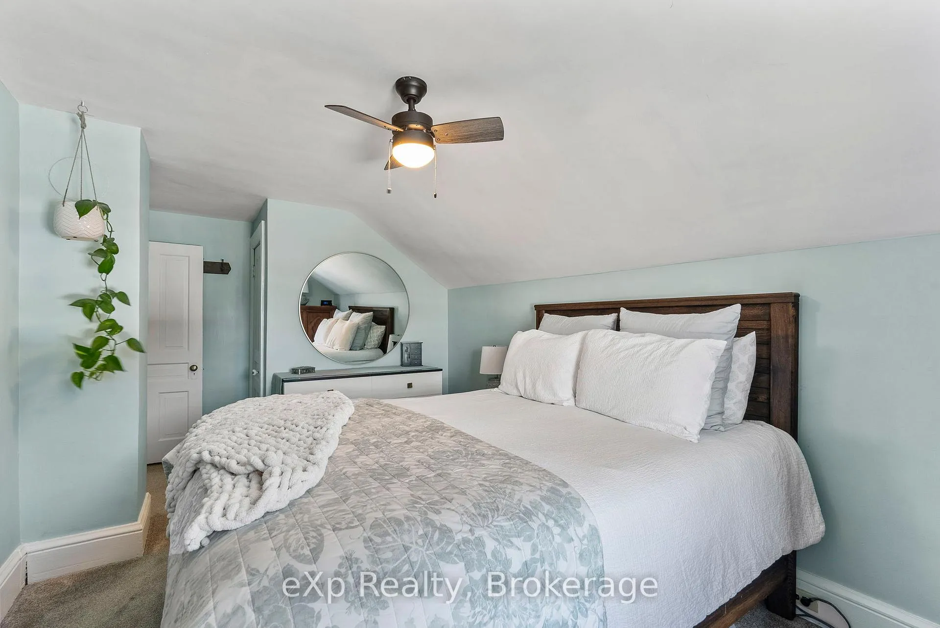 Photo 33 of 140 King Street E, Wellington North, Mount Forest — HOMEH