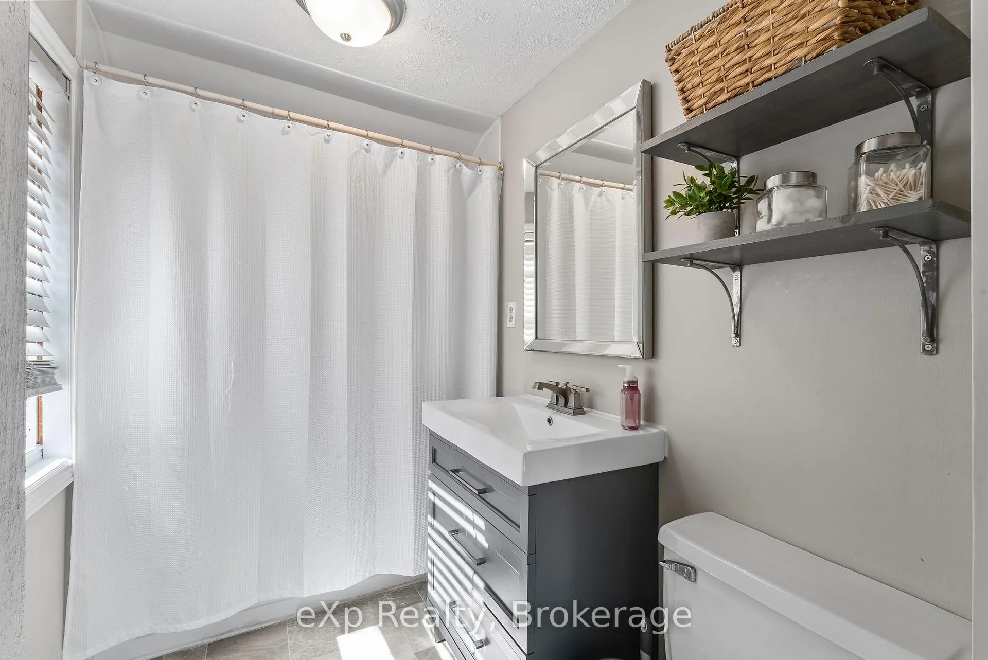 Photo 34 of 140 King Street E, Wellington North, Mount Forest — HOMEH