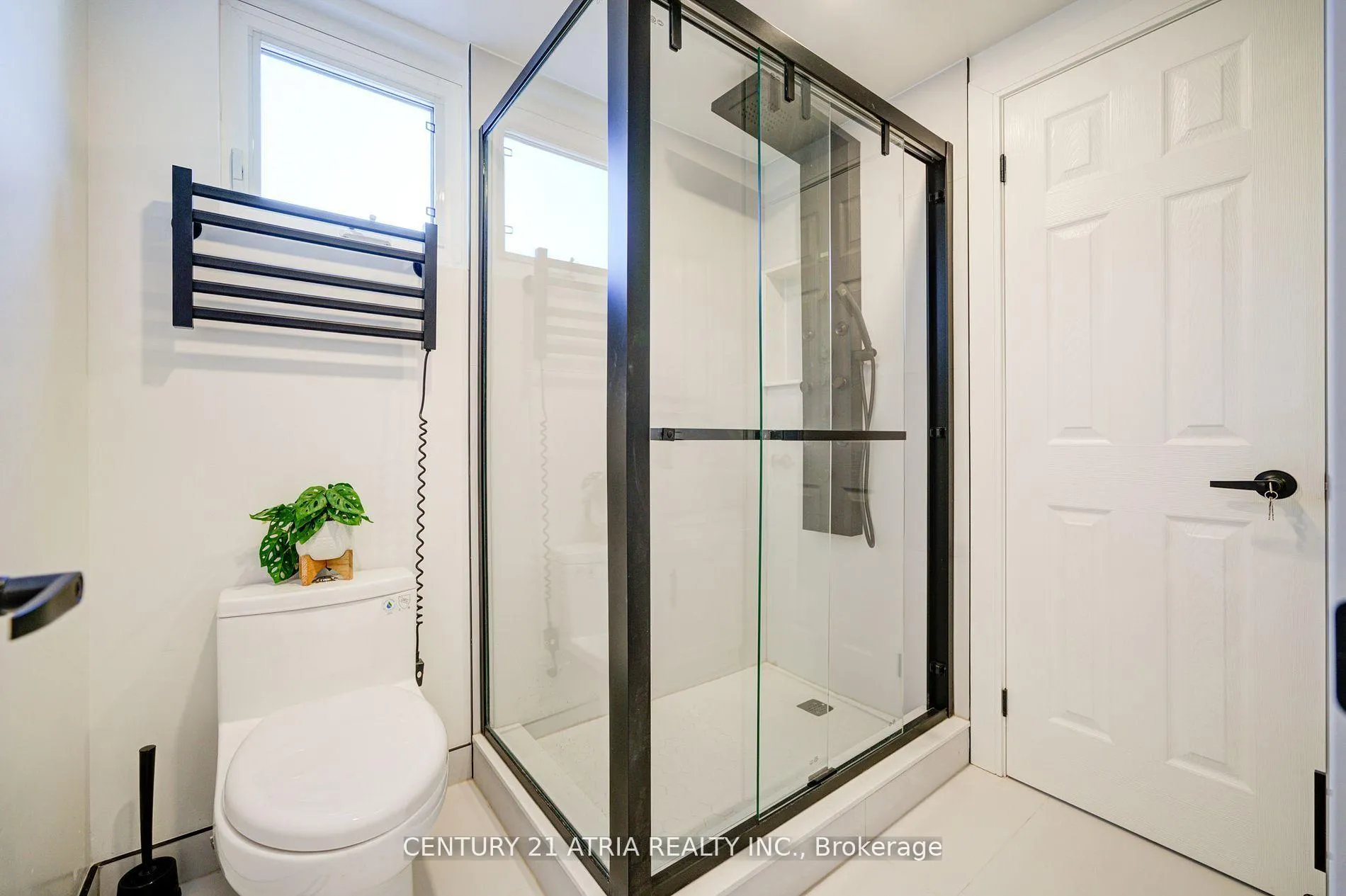 Photo 4 of 1 Hamilton Hall Drive, Markham, Markham Village — HOMEH