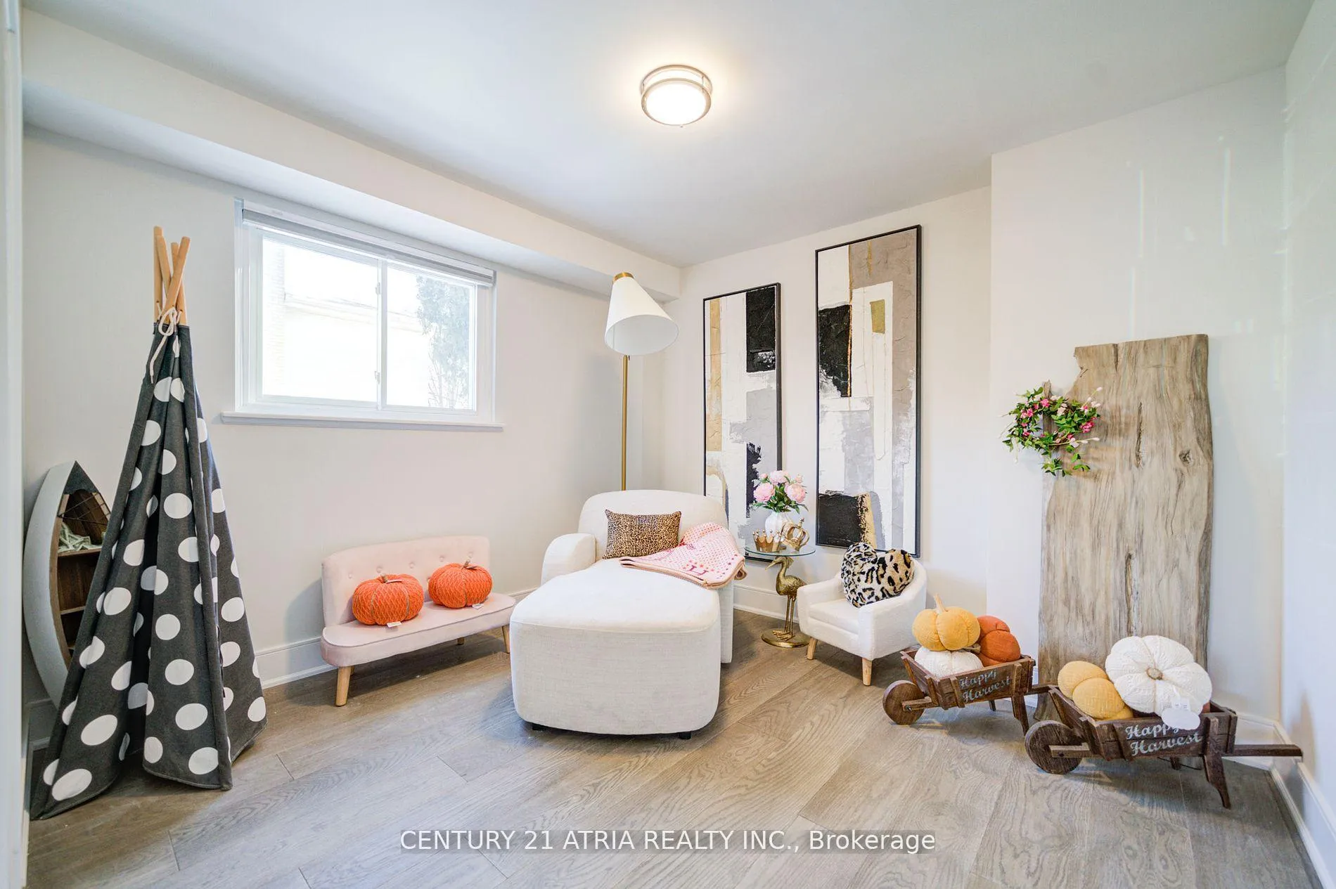 Photo 5 of 1 Hamilton Hall Drive, Markham, Markham Village — HOMEH
