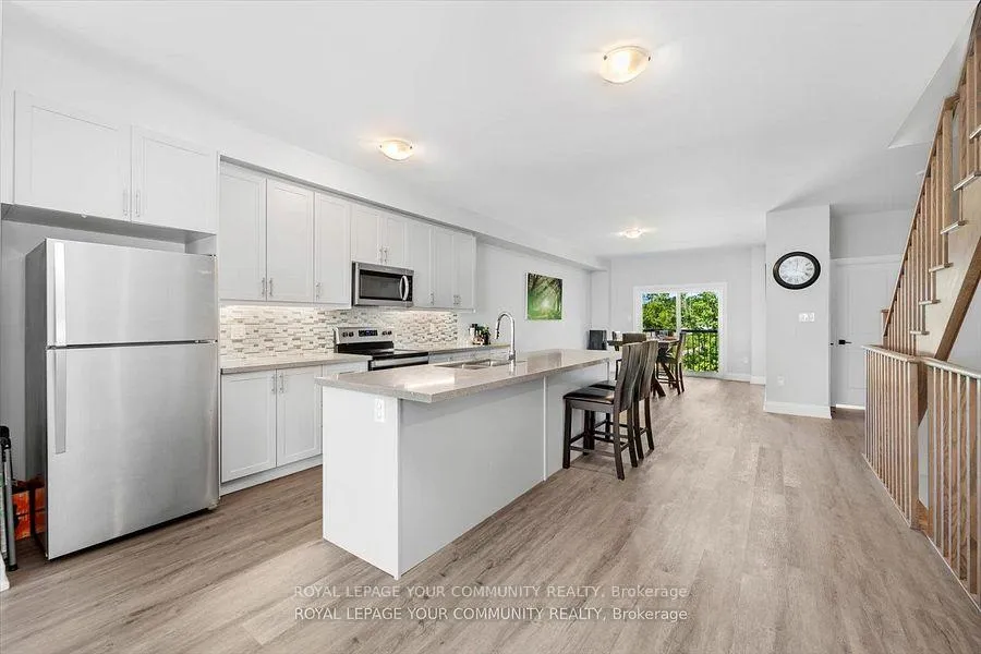 Photo 10 of 1494 Purchase Place N, Innisfil, Lefroy — HOMEH