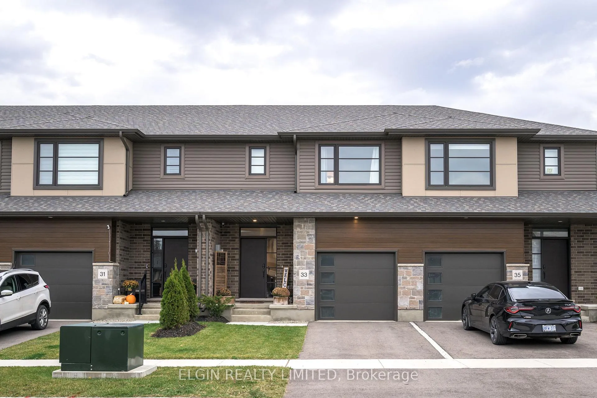Front of 33 Evylean Court