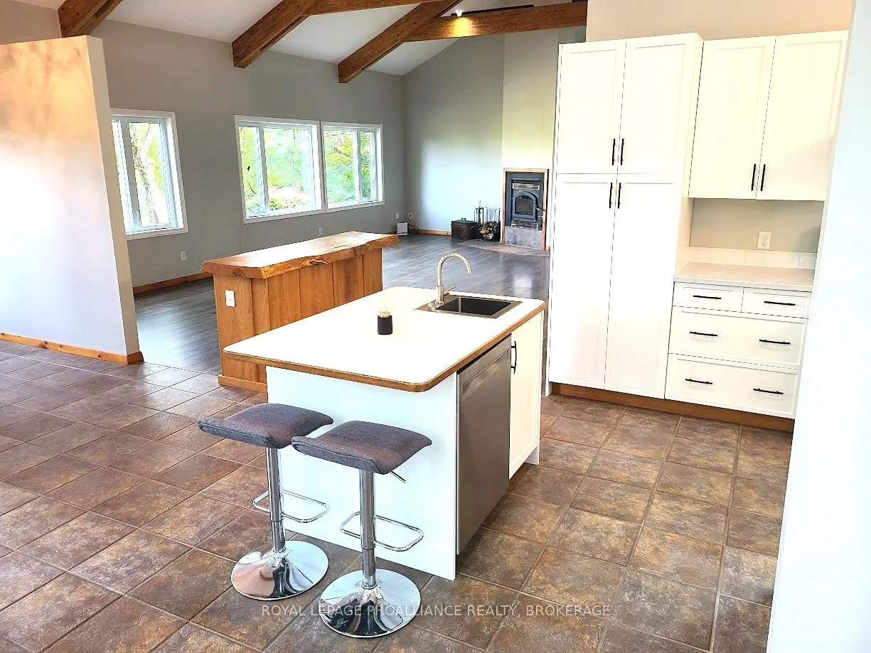 Photo 9 of 1512 Chaffey's Lock Road, Rideau Lakes, Rideau Lakes (South Crosby) Twp — HOMEH