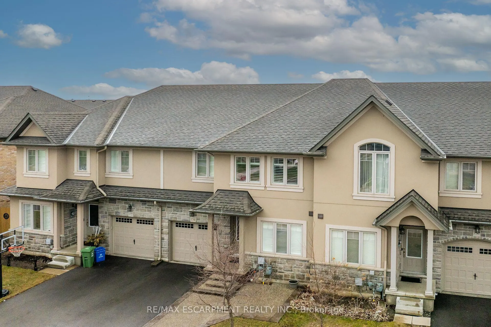 Photo 2 of 134 Shoreview Place, Hamilton, Stoney Creek — HOMEH