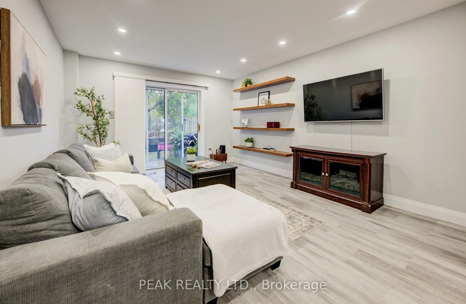 Photo 15 of Unit E, 513 Weber Street, Waterloo — HOMEH