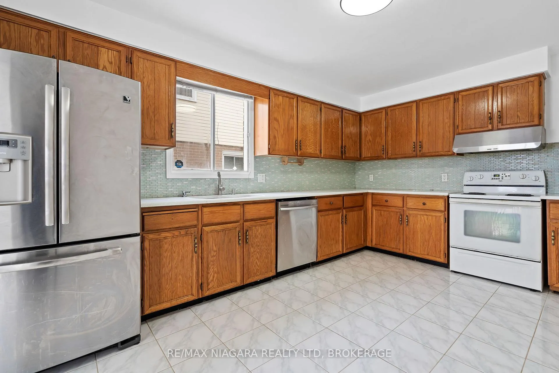 Photo 7 of 54 Culligan Crescent, Thorold, Confederation Heights — HOMEH
