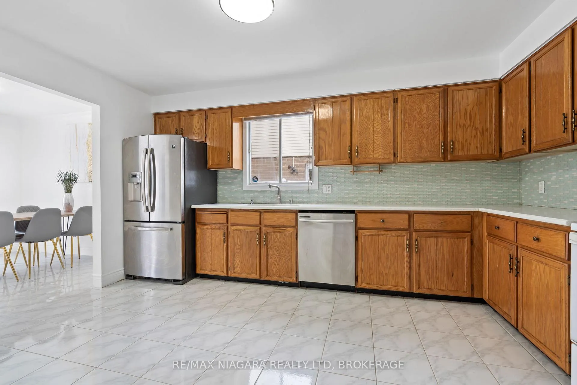 Photo 8 of 54 Culligan Crescent, Thorold, Confederation Heights — HOMEH