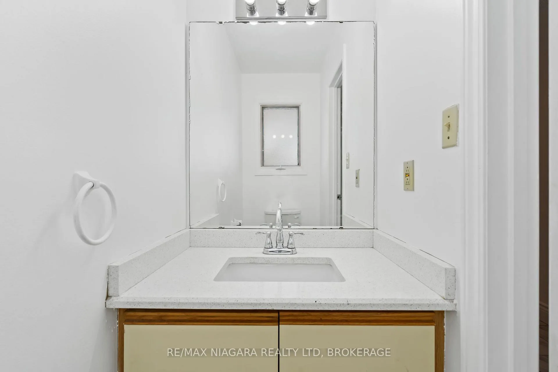 Photo 10 of 54 Culligan Crescent, Thorold, Confederation Heights — HOMEH