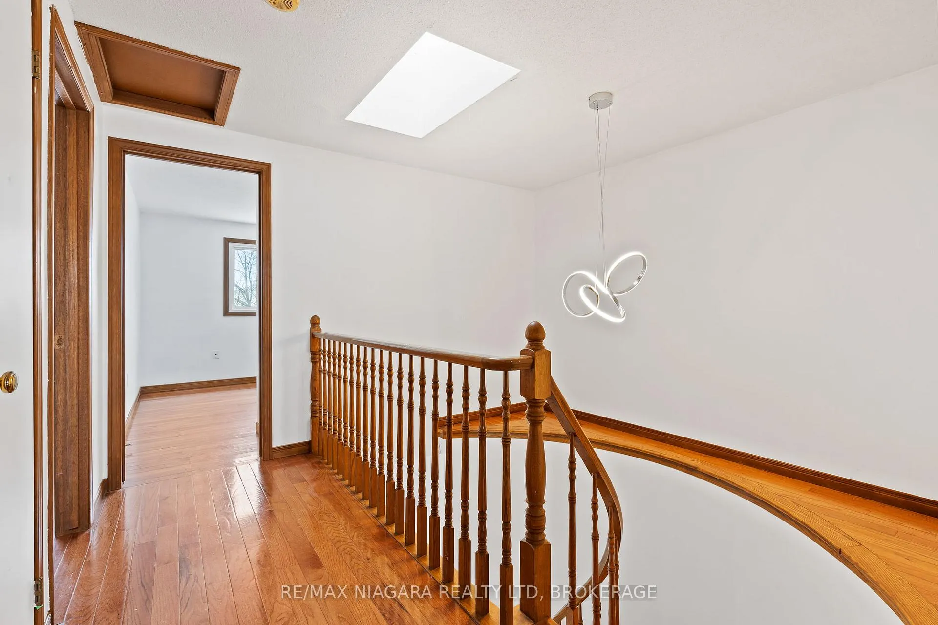 Photo 11 of 54 Culligan Crescent, Thorold, Confederation Heights — HOMEH