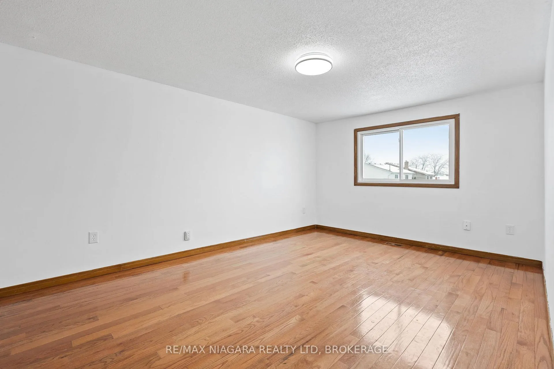 Photo 15 of 54 Culligan Crescent, Thorold, Confederation Heights — HOMEH