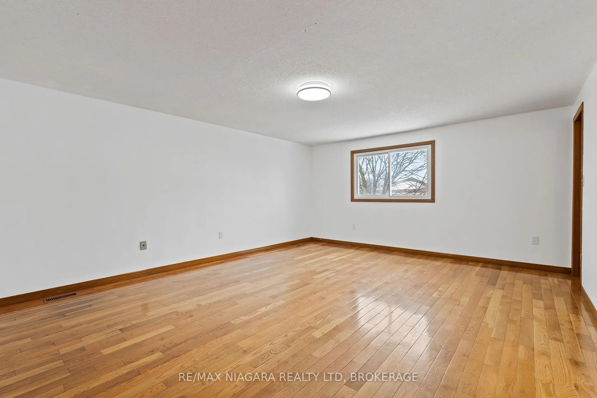 Photo 20 of 54 Culligan Crescent, Thorold, Confederation Heights — HOMEH