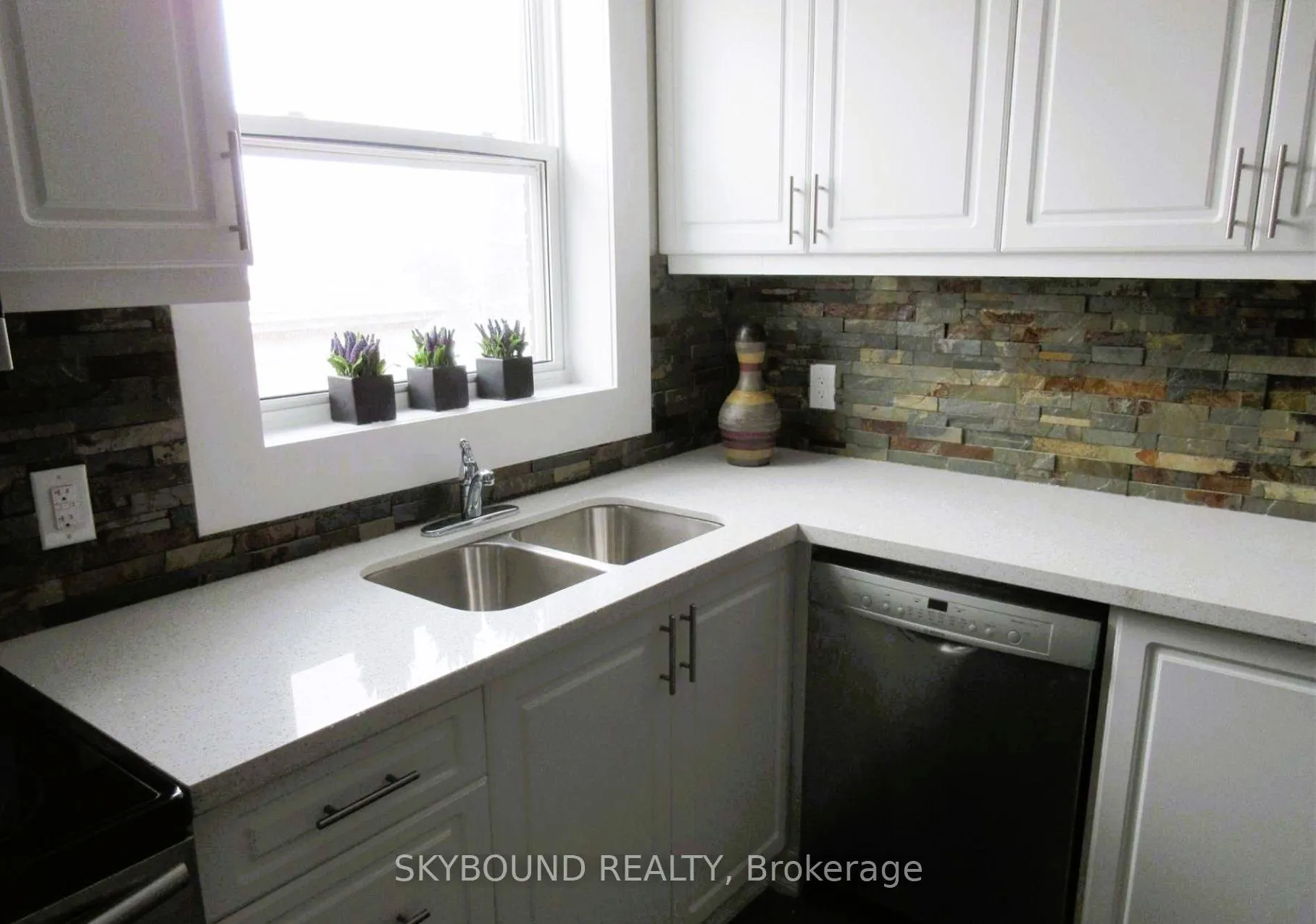 Photo 10 of 835 King Street E, Hamilton, Gibson — HOMEH