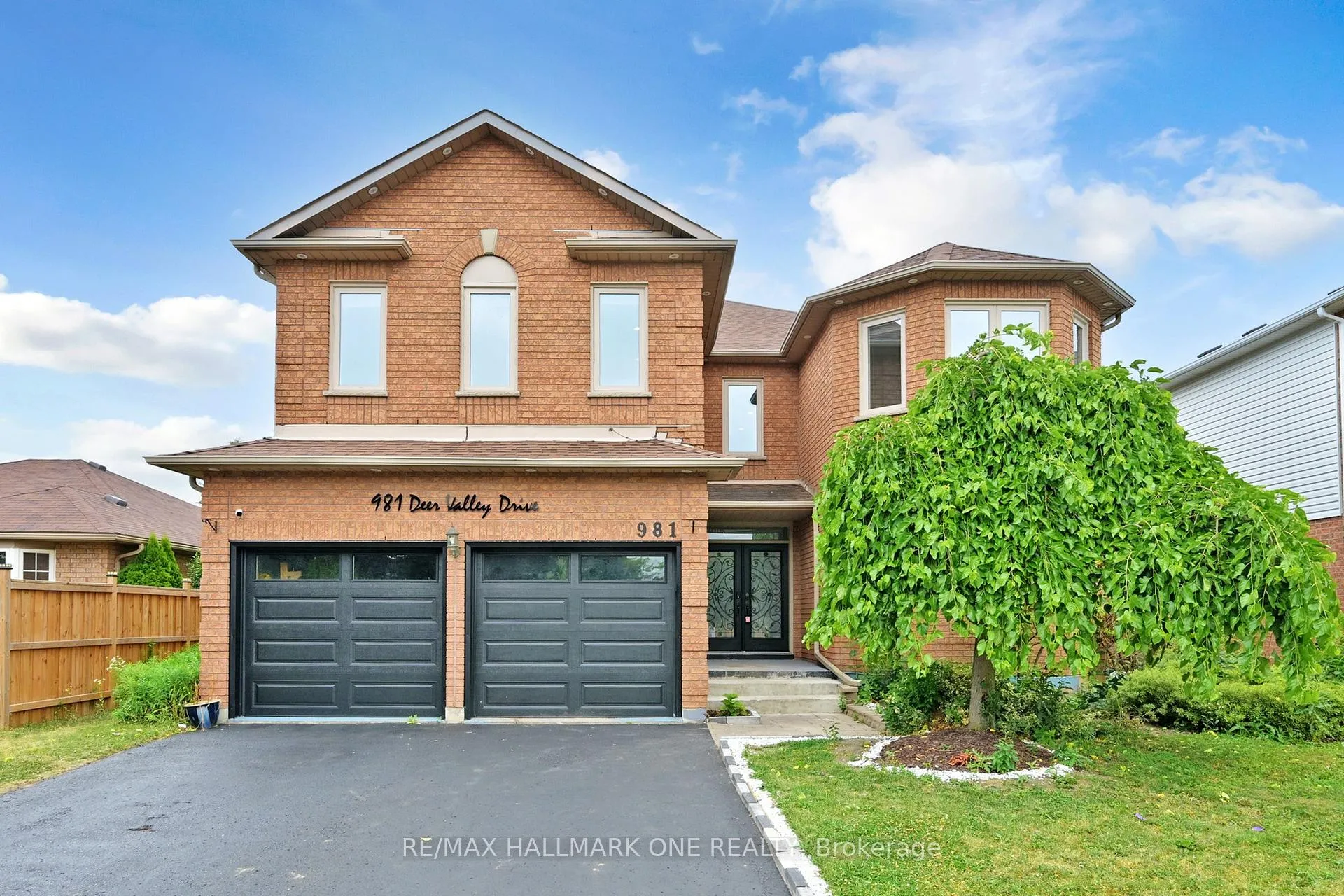 Front of 981 Deer Valley Drive