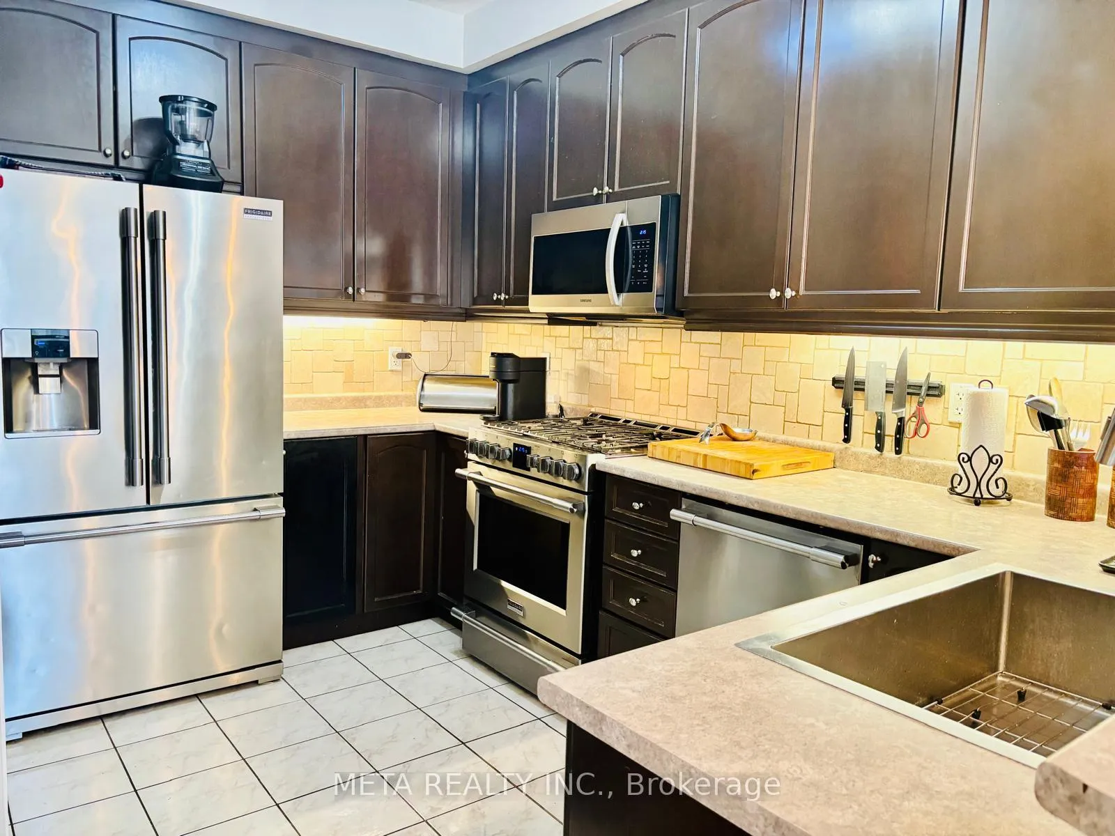 Photo 7 of 102 Begonia Crescent, Brampton, Northwest Sandalwood Parkway — HOMEH
