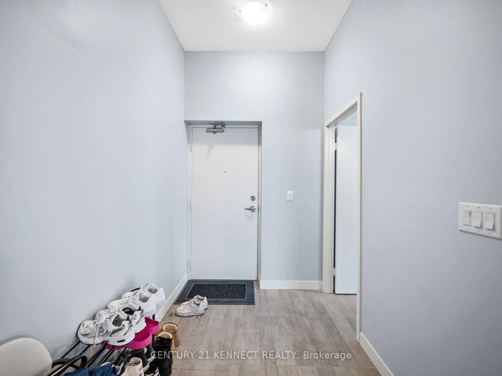 Photo 5 of Unit 402, 318 Spruce Street, Waterloo, Lakeshore Village — HOMEH
