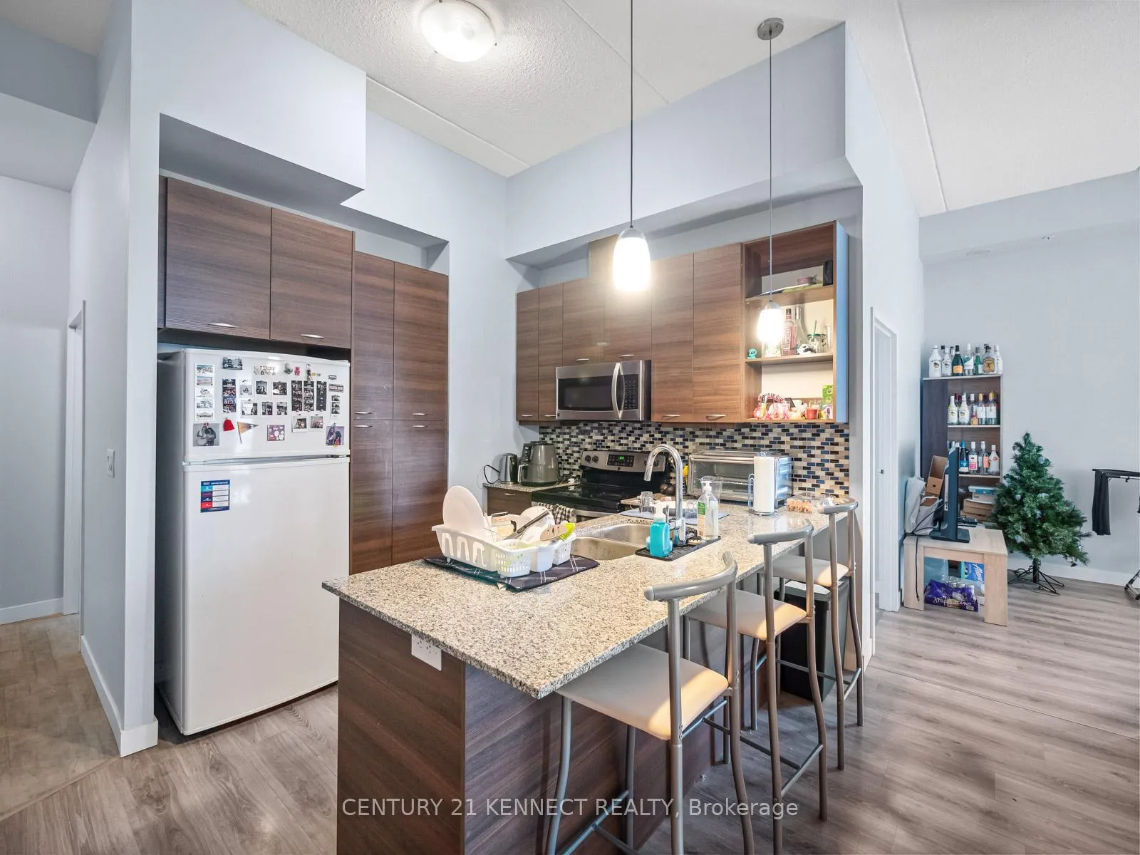 Photo 10 of Unit 402, 318 Spruce Street, Waterloo, Lakeshore Village — HOMEH