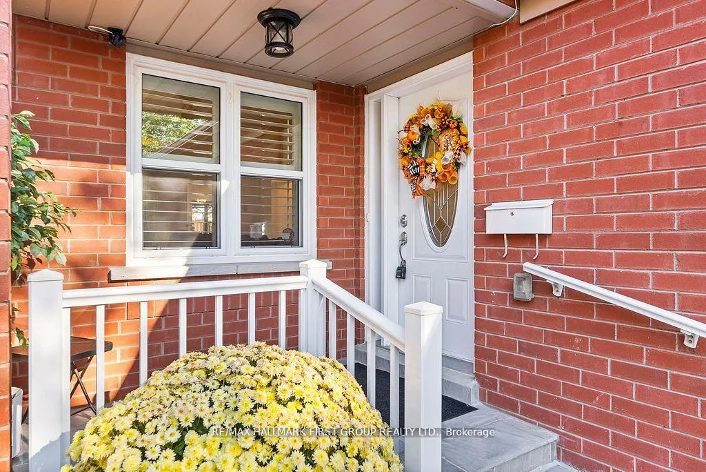 Photo 2 of 122 Thicket Crescent, Pickering, Highbush — HOMEH
