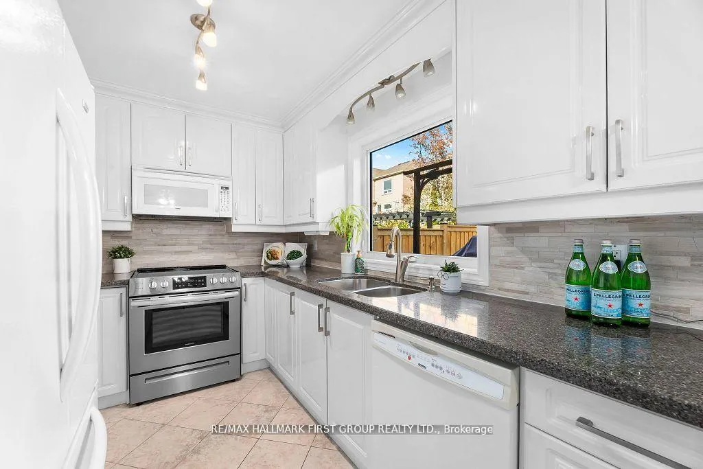 Photo 12 of 122 Thicket Crescent, Pickering, Highbush — HOMEH