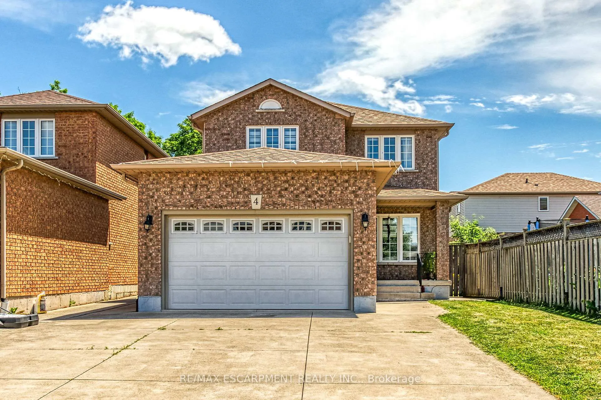 Photo 1 of 4 Spartan Court, Hamilton, Stoney Creek — HOMEH