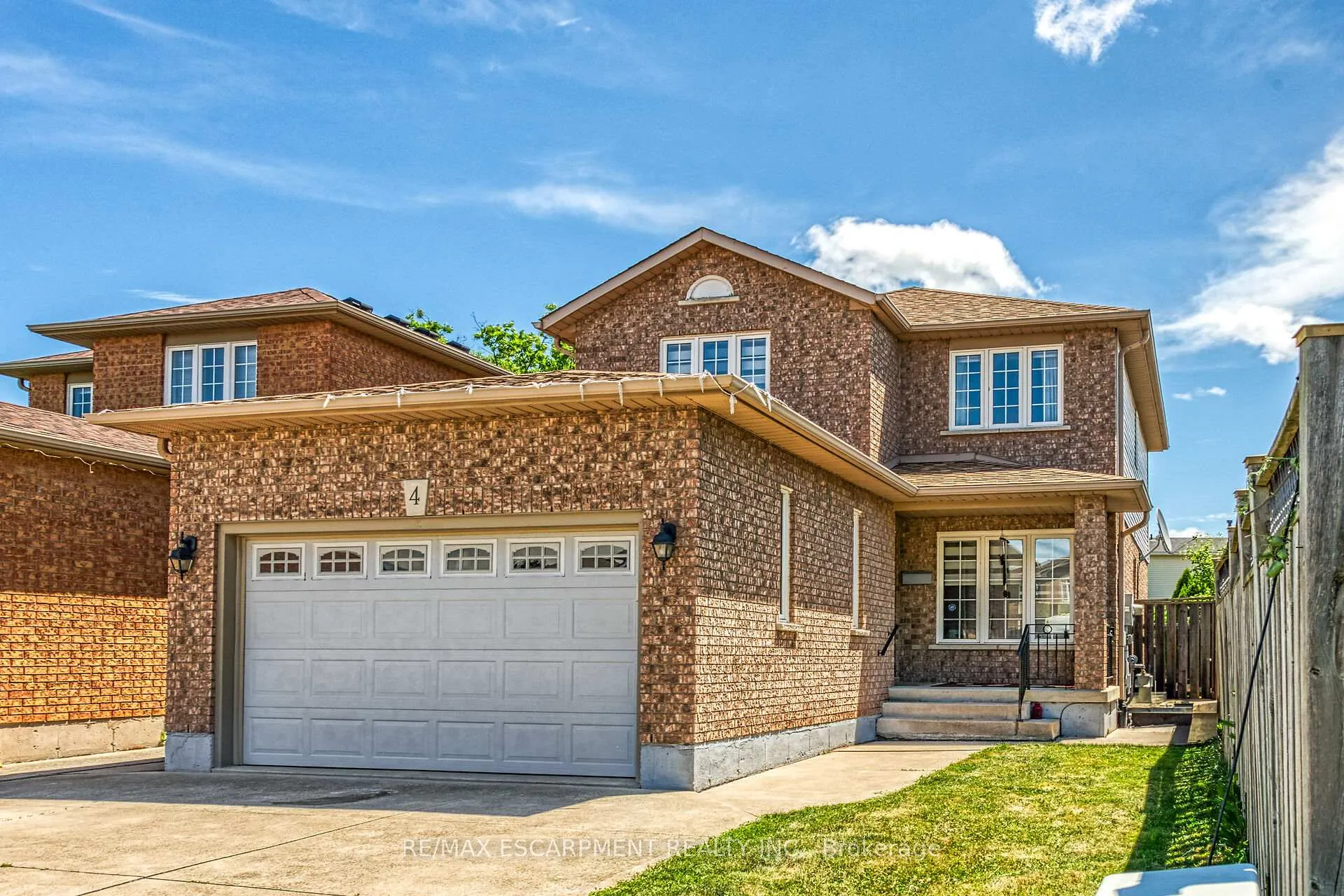 Photo 2 of 4 Spartan Court, Hamilton, Stoney Creek — HOMEH