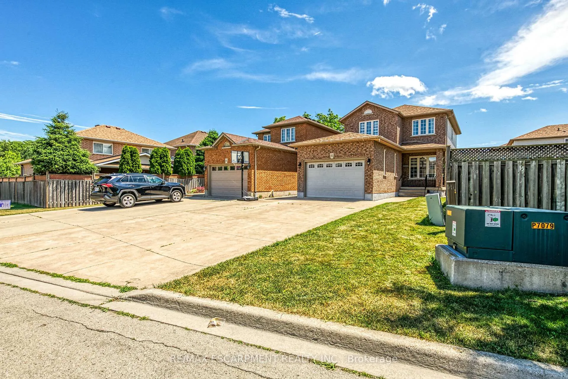 Photo 3 of 4 Spartan Court, Hamilton, Stoney Creek — HOMEH