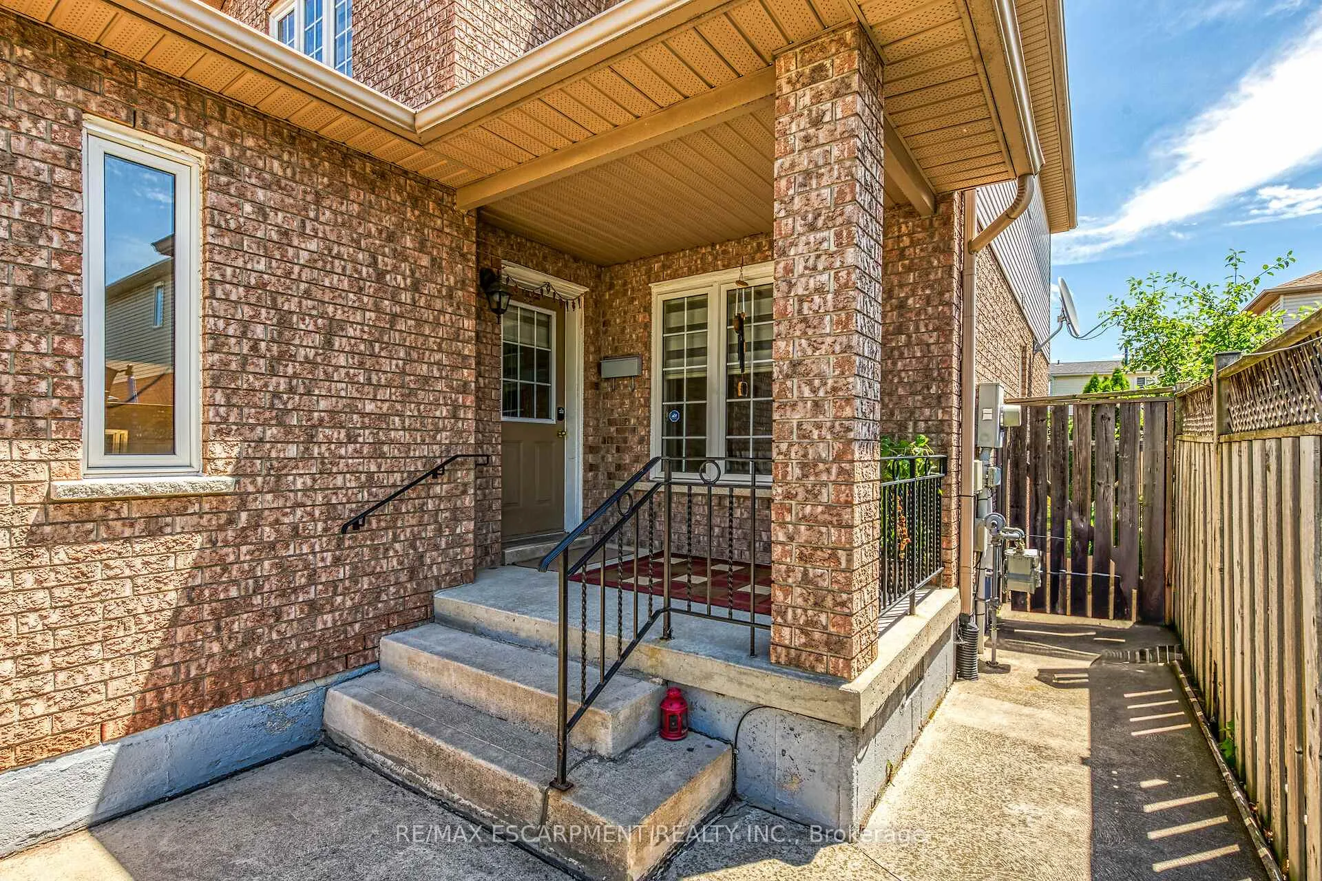 Photo 4 of 4 Spartan Court, Hamilton, Stoney Creek — HOMEH