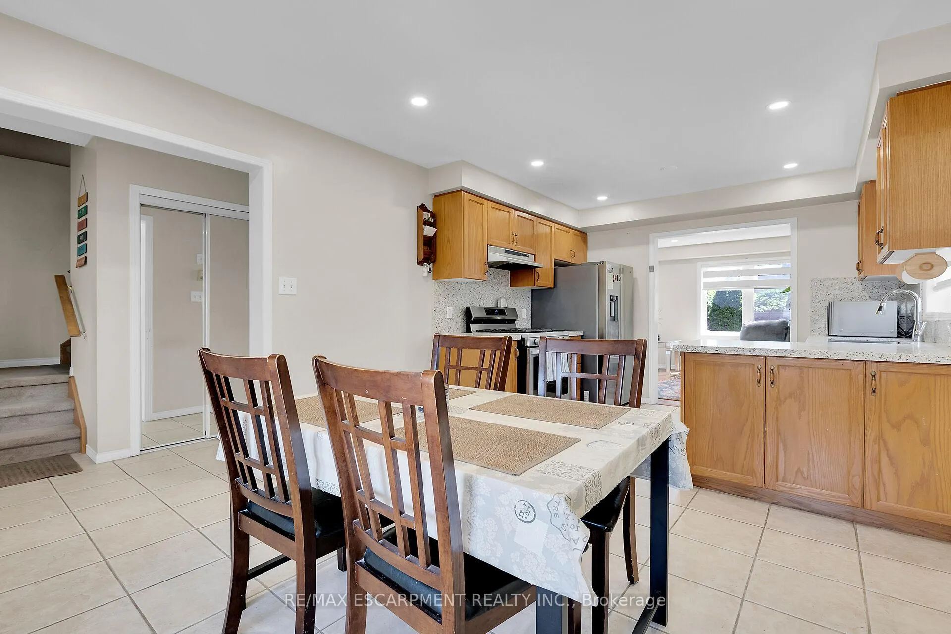 Photo 6 of 4 Spartan Court, Hamilton, Stoney Creek — HOMEH