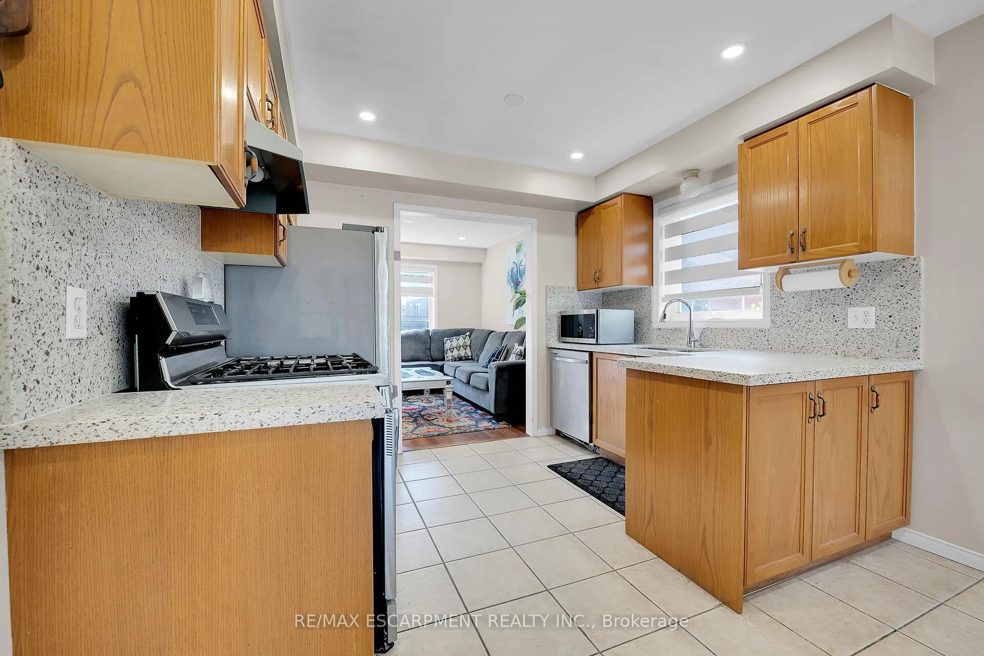 Photo 7 of 4 Spartan Court, Hamilton, Stoney Creek — HOMEH