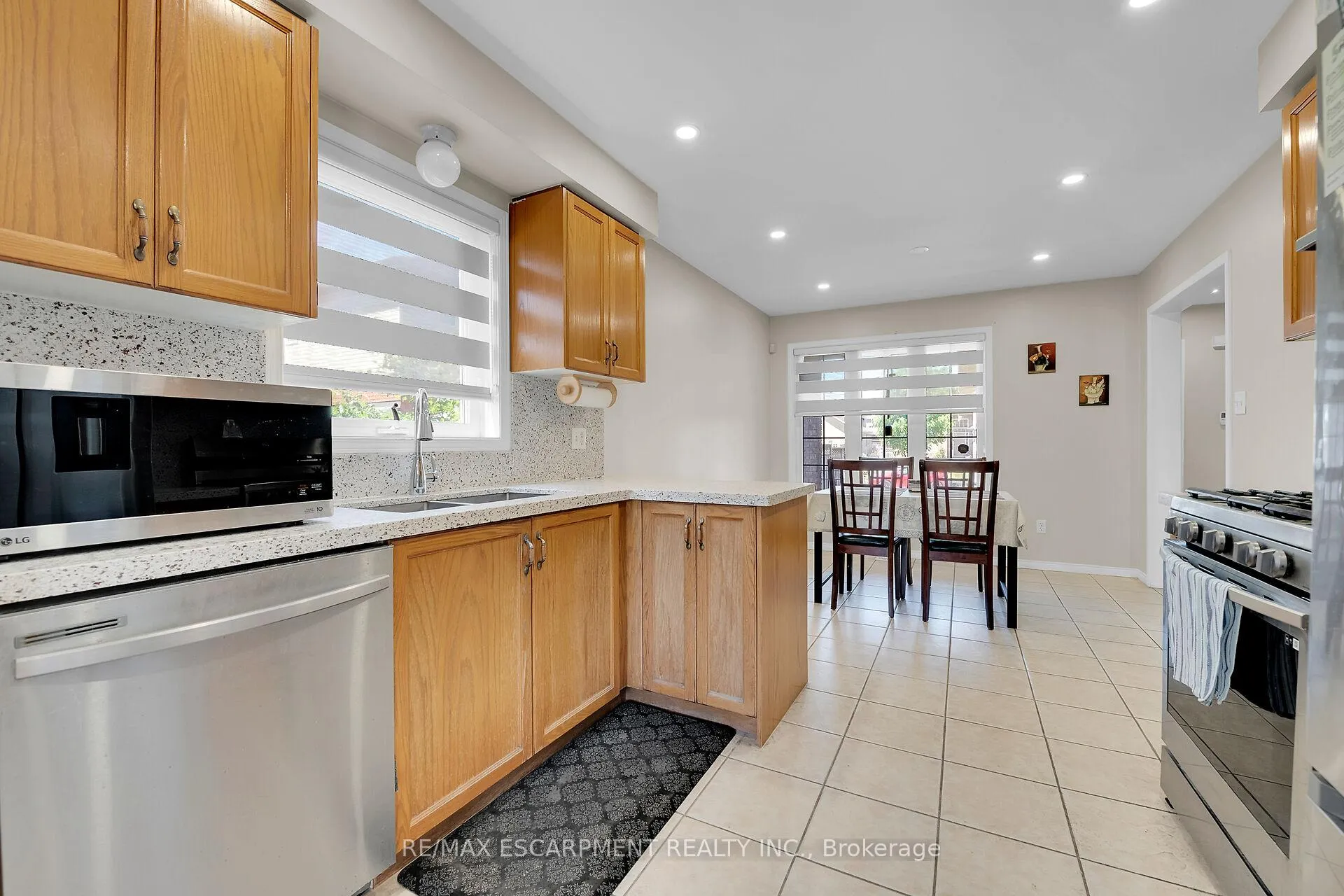 Photo 9 of 4 Spartan Court, Hamilton, Stoney Creek — HOMEH