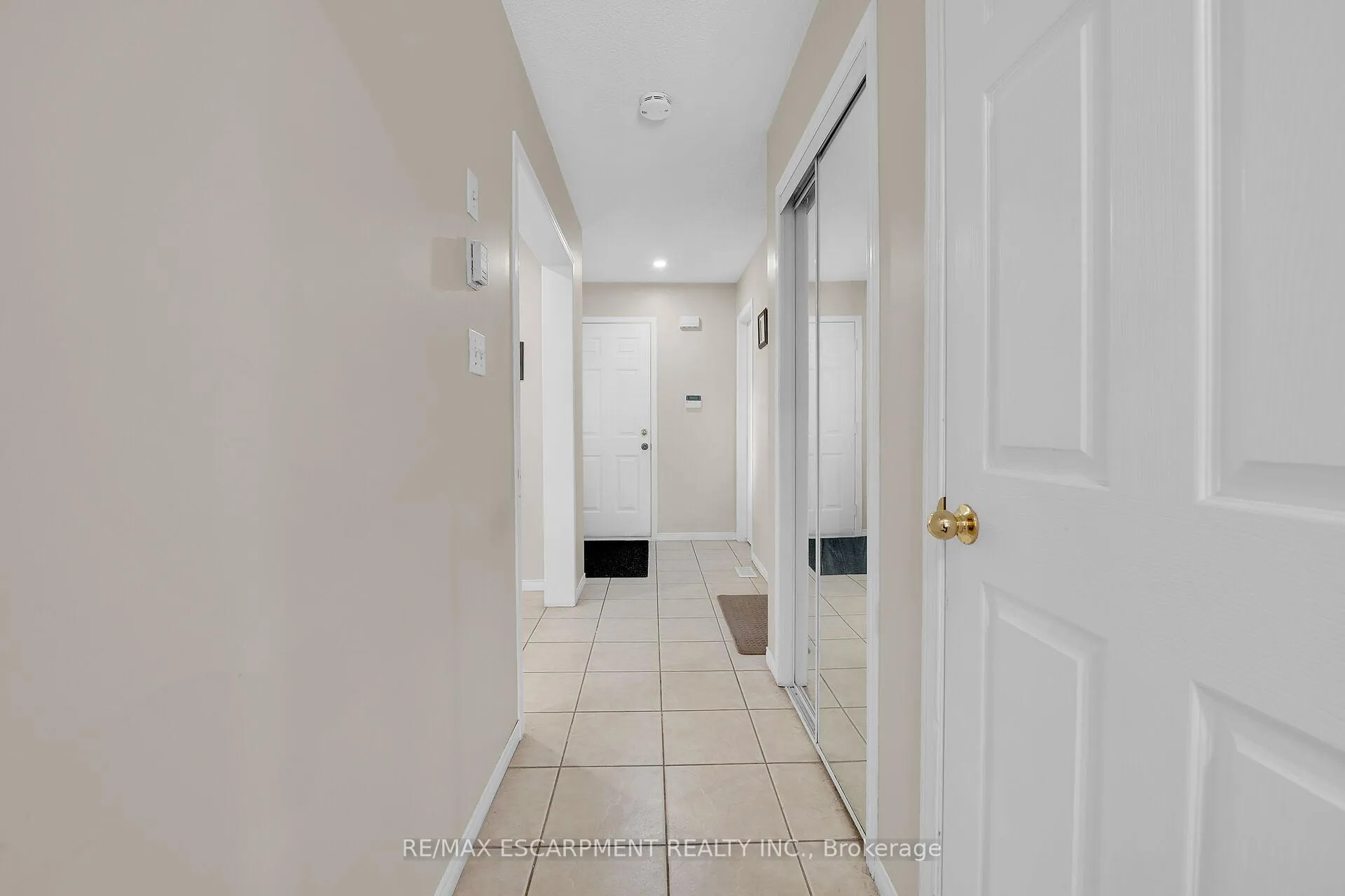 Photo 21 of 4 Spartan Court, Hamilton, Stoney Creek — HOMEH