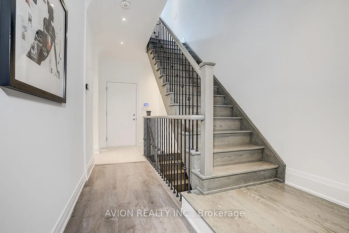 Photo 9 of 15 Gandhi Lane, Markham, Commerce Valley — HOMEH