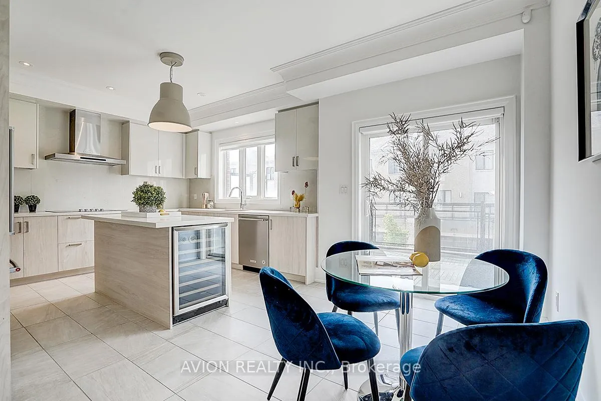 Photo 15 of 15 Gandhi Lane, Markham, Commerce Valley — HOMEH