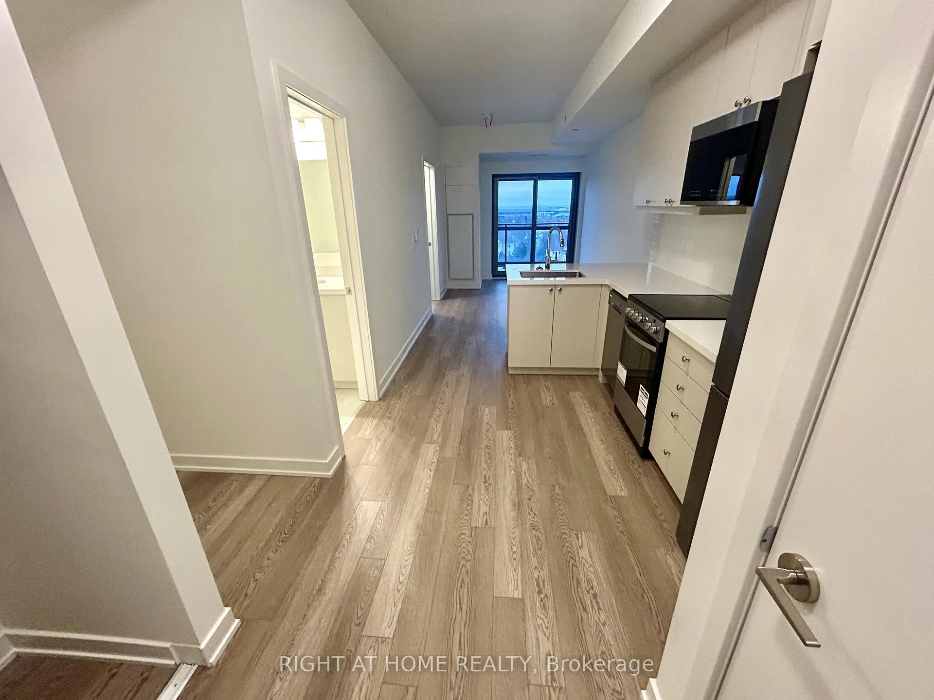Photo 4 of Unit 820, 51 Clarington Boulevard, Clarington, Bowmanville — HOMEH