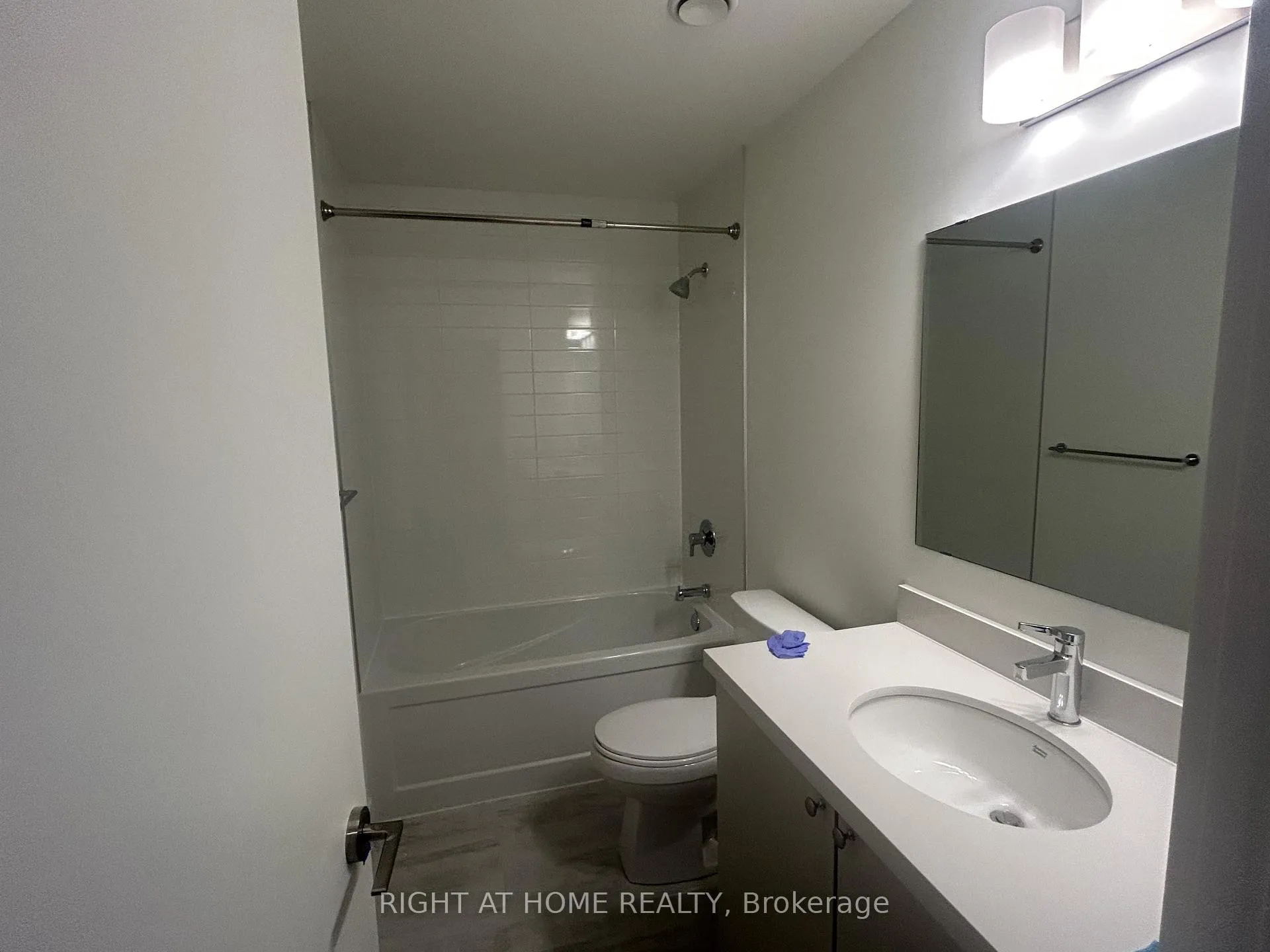 Photo 5 of Unit 820, 51 Clarington Boulevard, Clarington, Bowmanville — HOMEH
