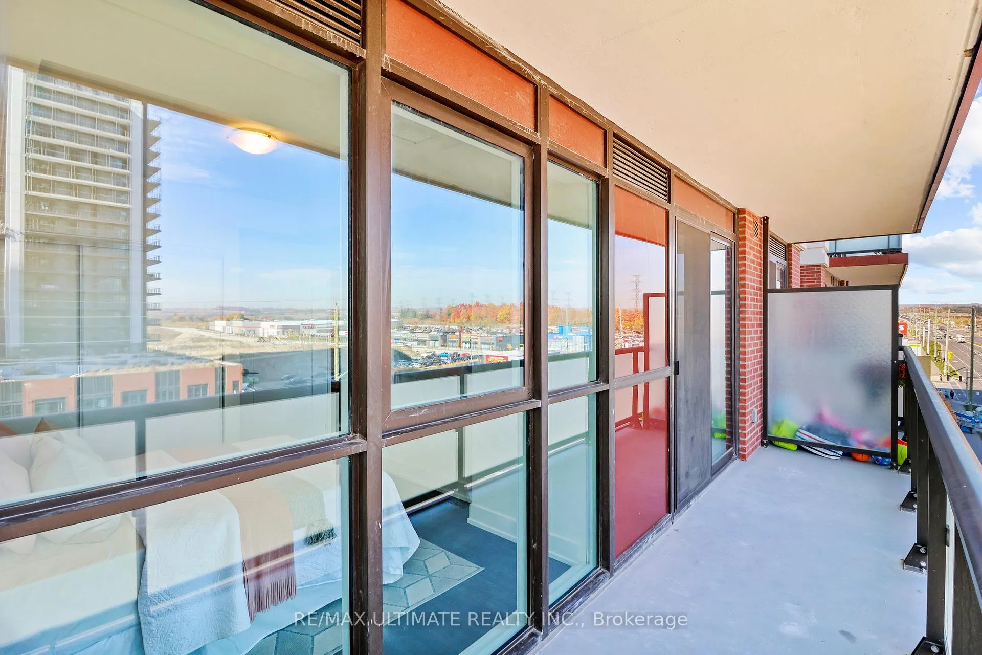 Photo 9 of Unit 611, 2550 Simcoe Street N, Oshawa, Windfields — HOMEH