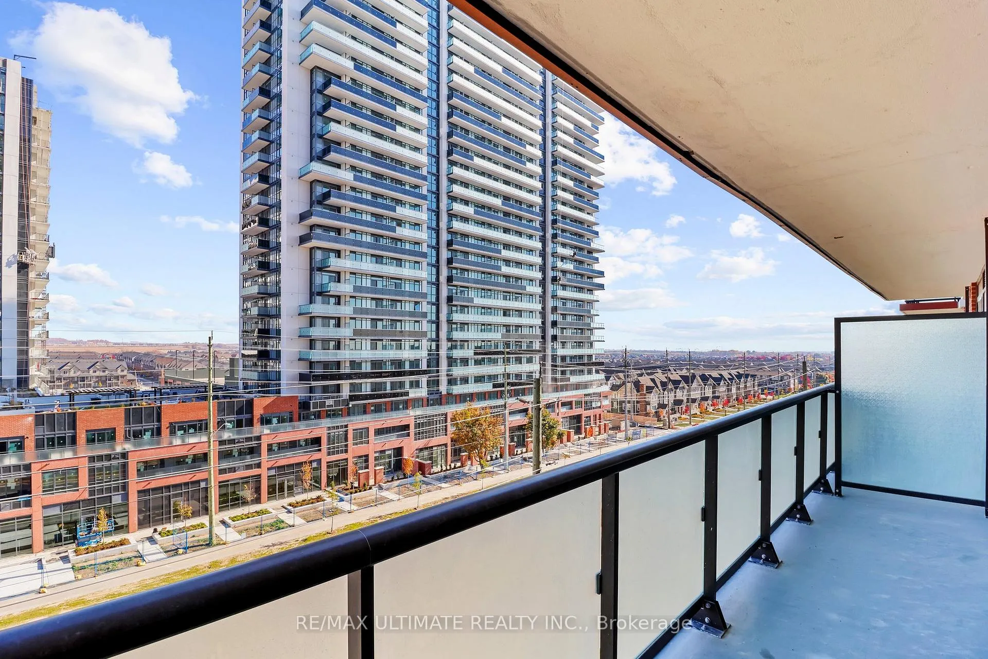 Photo 11 of Unit 611, 2550 Simcoe Street N, Oshawa, Windfields — HOMEH