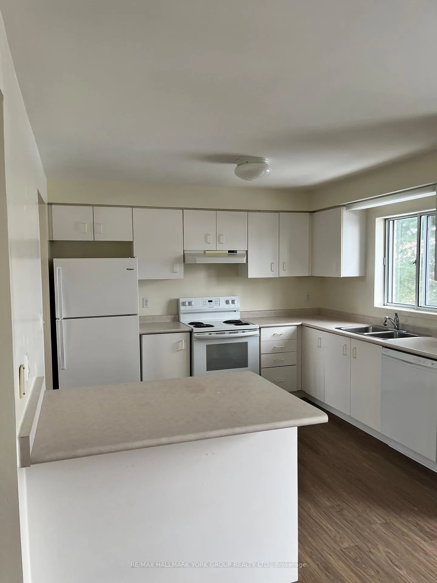 Photo 2 of Unit 13, 490 Veterans Drive, Barrie, Holly — HOMEH