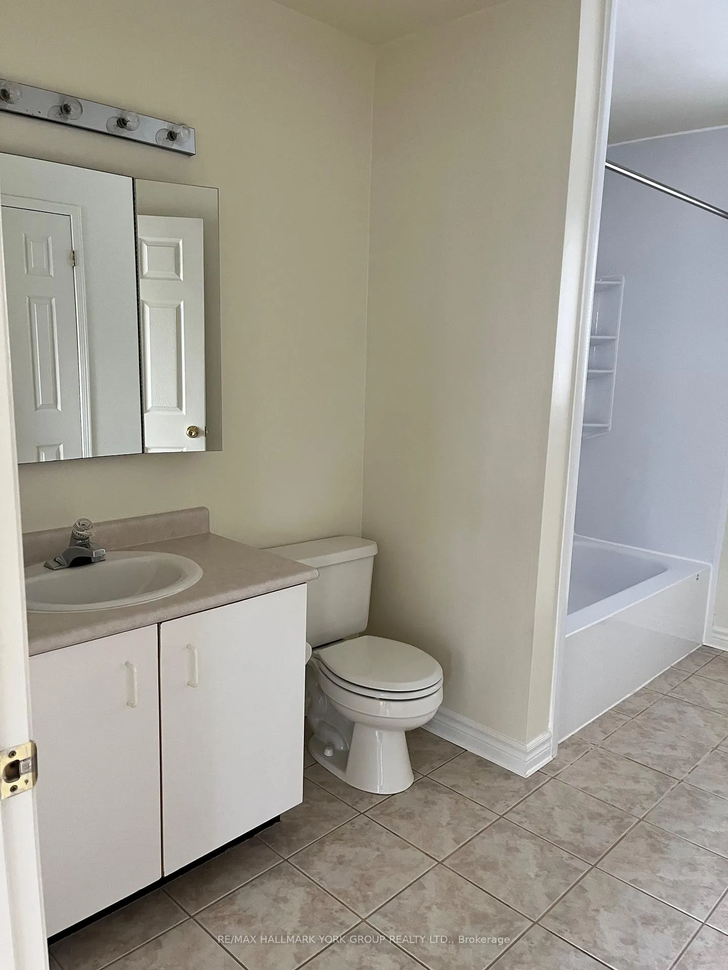 Photo 8 of Unit 13, 490 Veterans Drive, Barrie, Holly — HOMEH