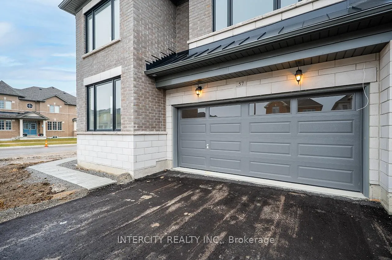 Photo 4 of 57 Bostock Drive, Georgina, Keswick South — HOMEH