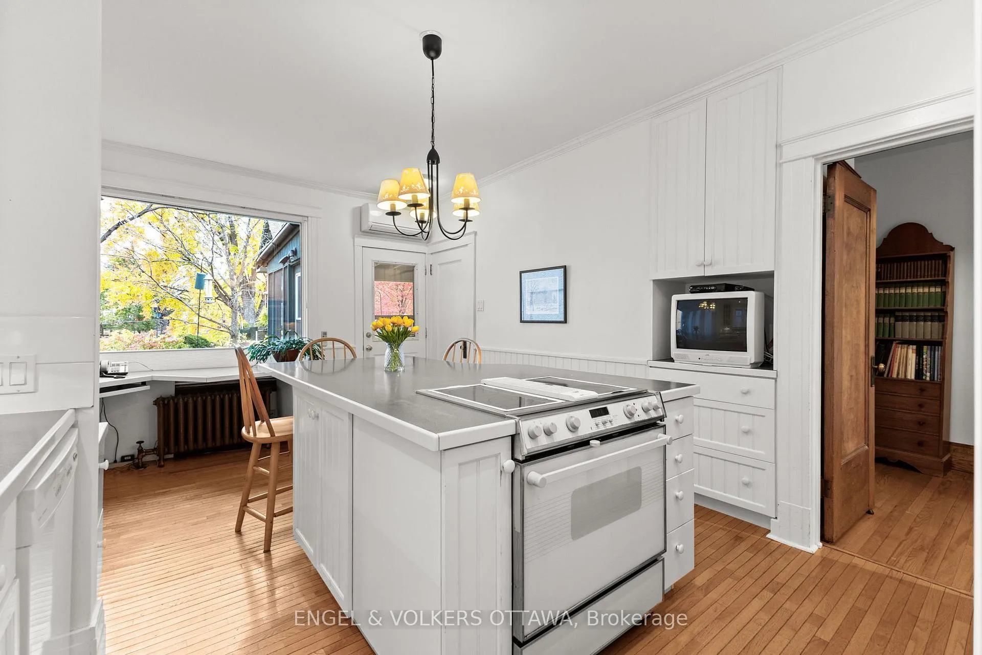 Photo 11 of 10 Allan Place, Ottawa, Glebe — HOMEH