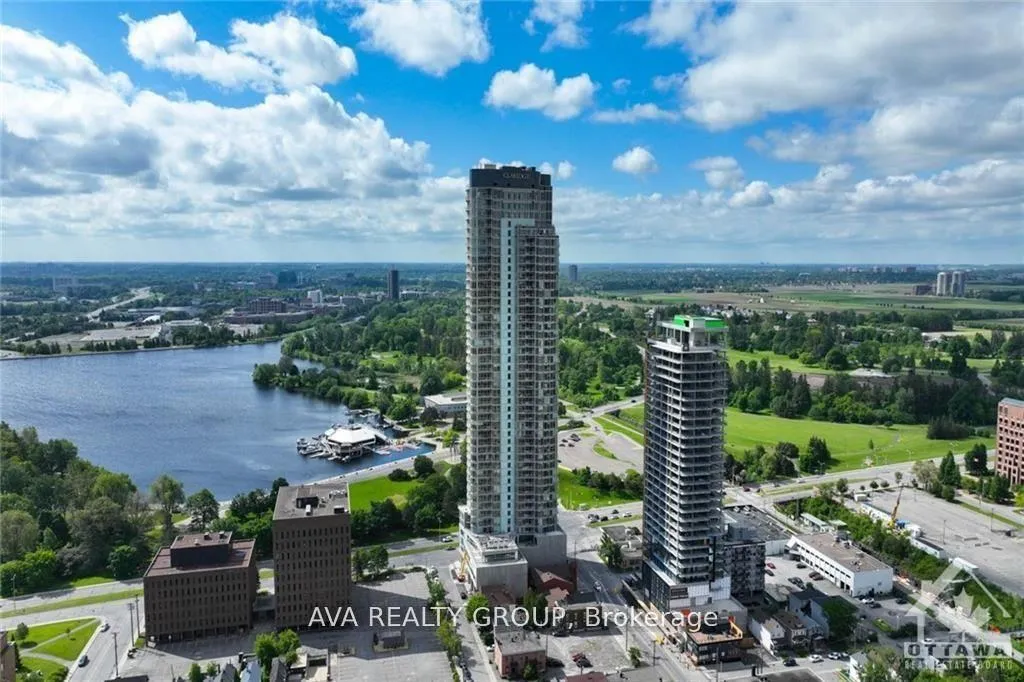 Front of Unit 3308, 805 carling Ave W