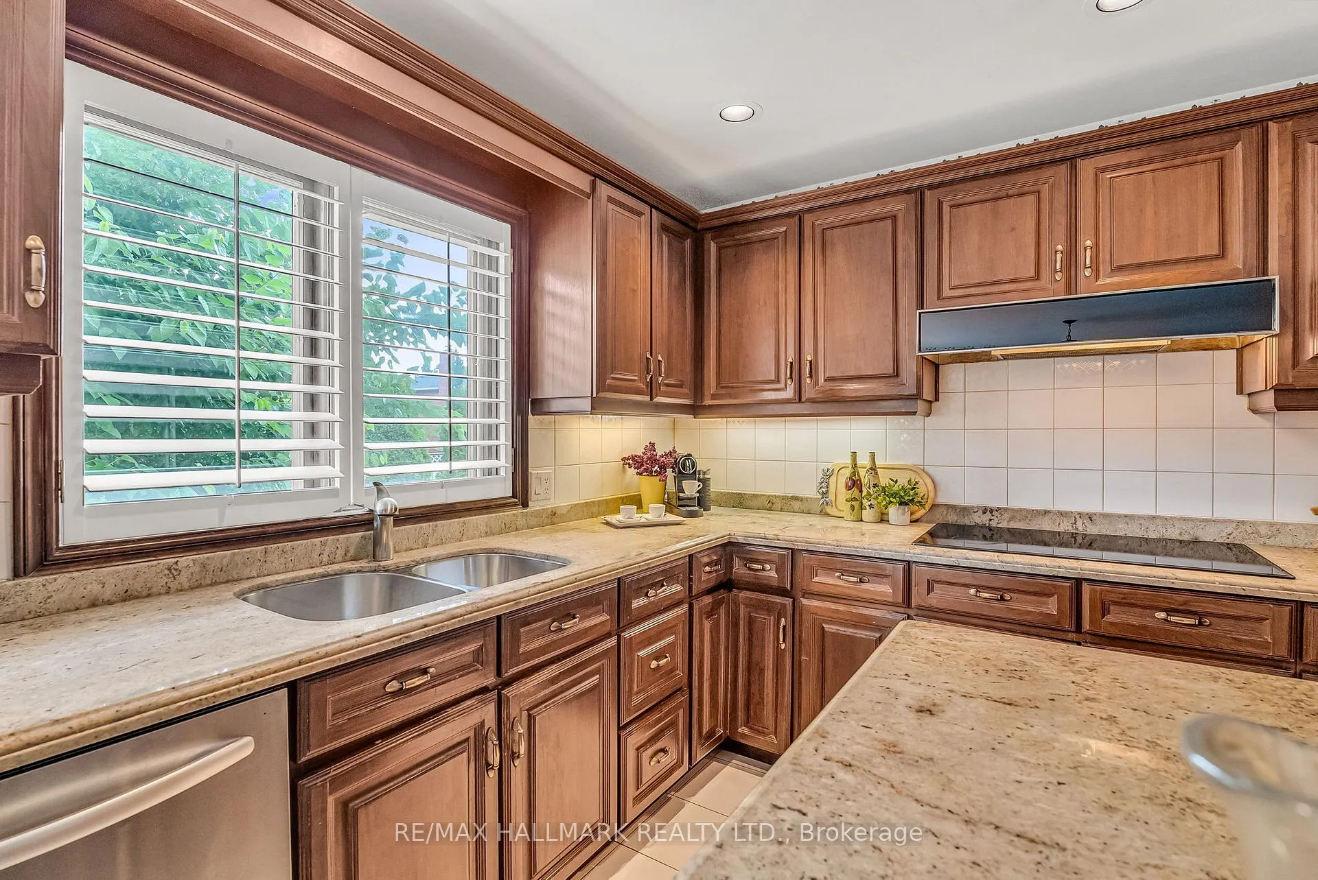 Photo 15 of 415 Wycliffe Avenue, Vaughan, Islington Woods — HOMEH